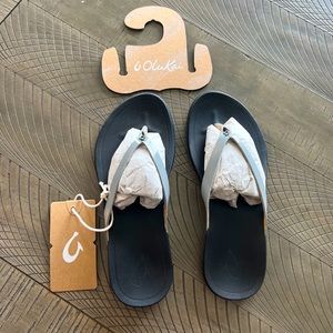 OluKai Women's Ho'opio Beach Sandals - Gray & Black New Size 6